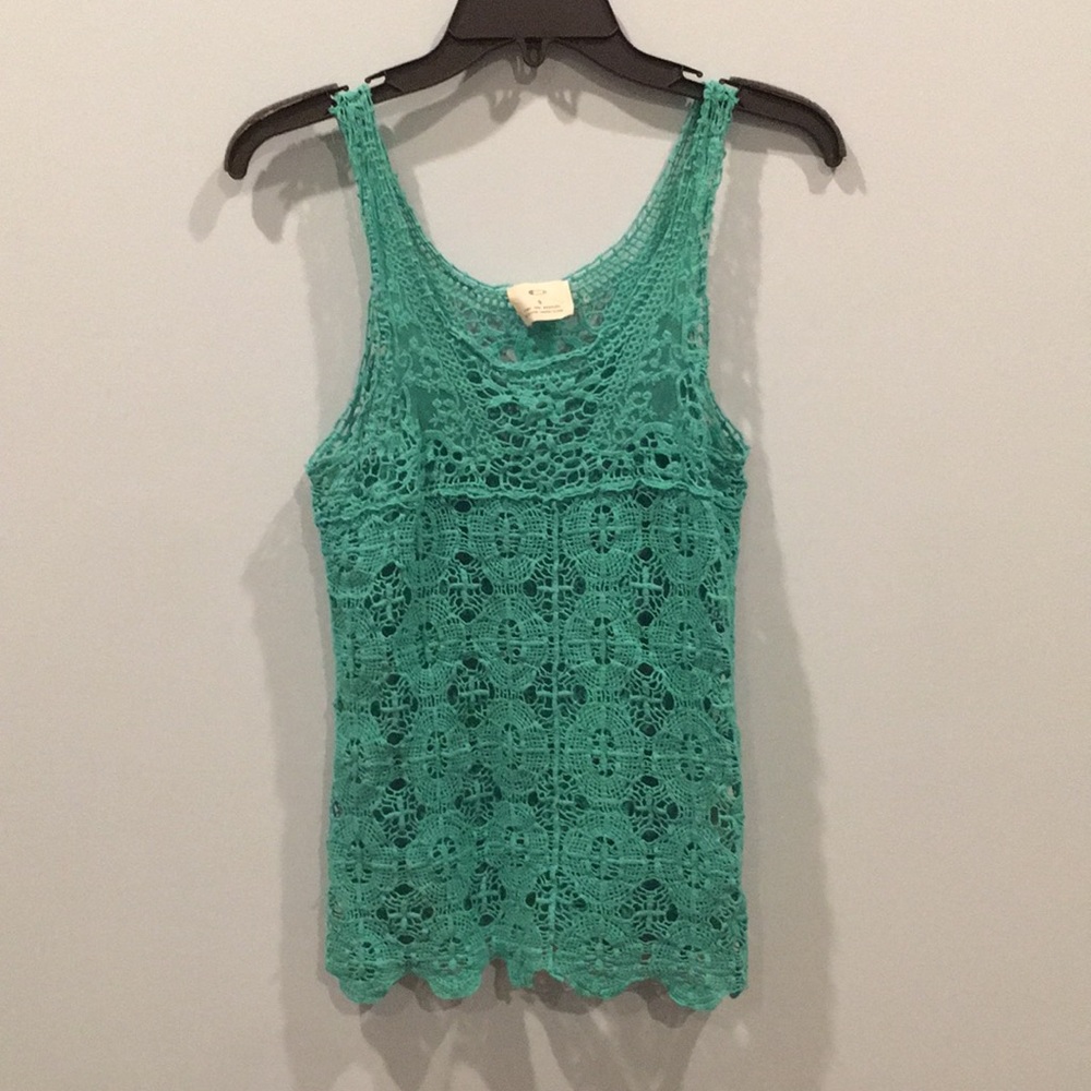 Turquoise lace sleeveless shirt